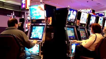 Top UK Casino with Cash Clams Slot Machine